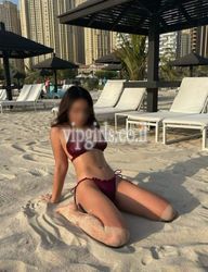 עם שדיים טבעיים מחפשת מאהב, אוורירית