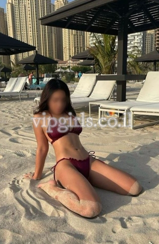 עם שדיים טבעיים מחפשת מאהב, אוורירית